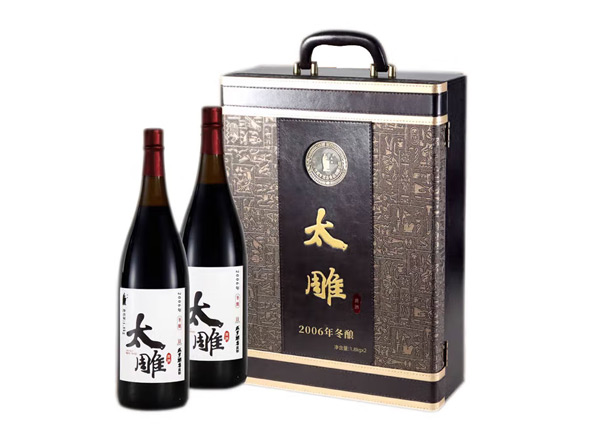 江门回收太雕黄酒咸亨酒店太雕黄酒2006年冬酿1.8KG*2礼盒装绍兴黄酒行情价格
