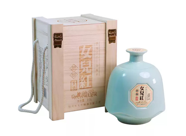 江门回收绍兴女儿红黄酒醇酿花雕酒木质礼盒2.5L坛装黄酒行情价格